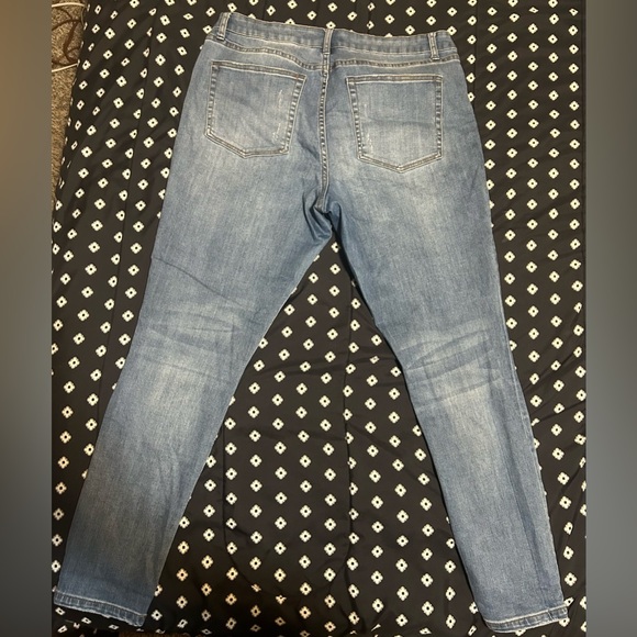 JustFab distressed Denim jeans- size 34 - Picture 2 of 8